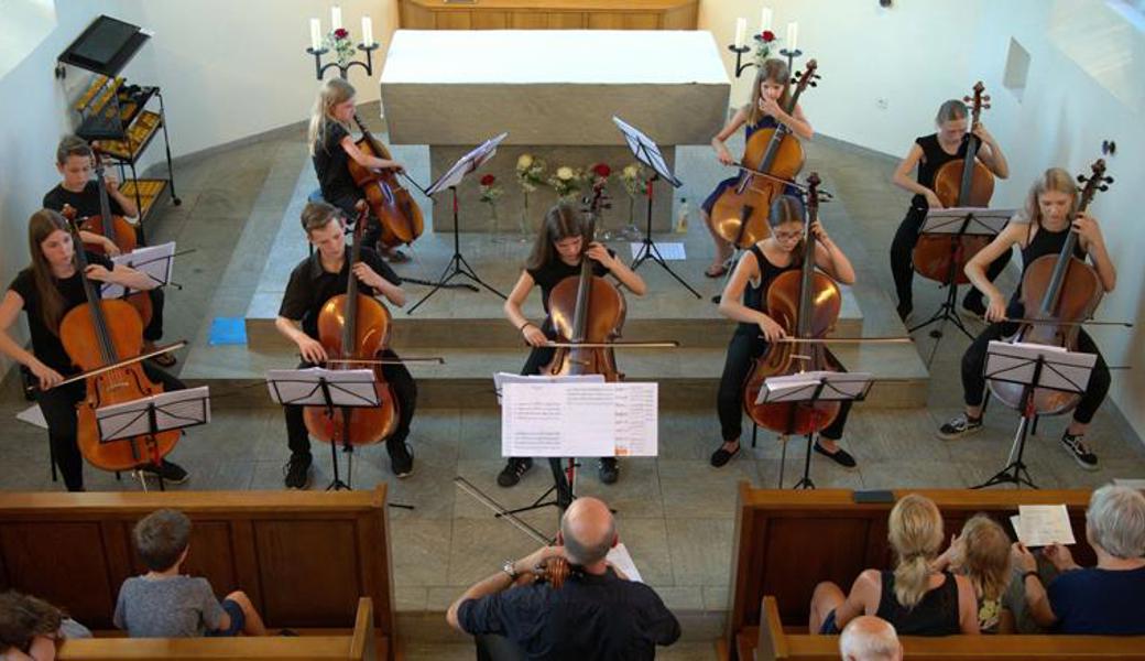Das Ensemble «Cello pur» mit Musiklehrer und Organist Benjamin Küng beendete die Serie.