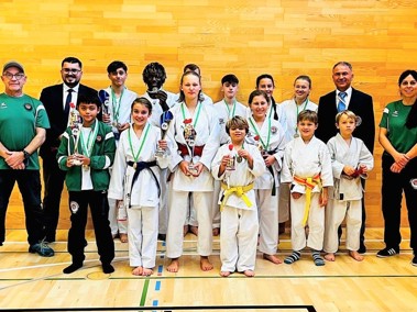 Rheintaler Karatekas sammeln in Mörschwil viele Medaillen
