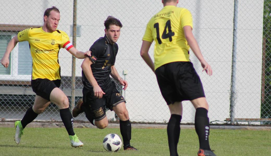 Heiden bekam Marcel Mazenauer (r.) nicht in den Griff, hier hat Captain Julian Bischoff Mühe.