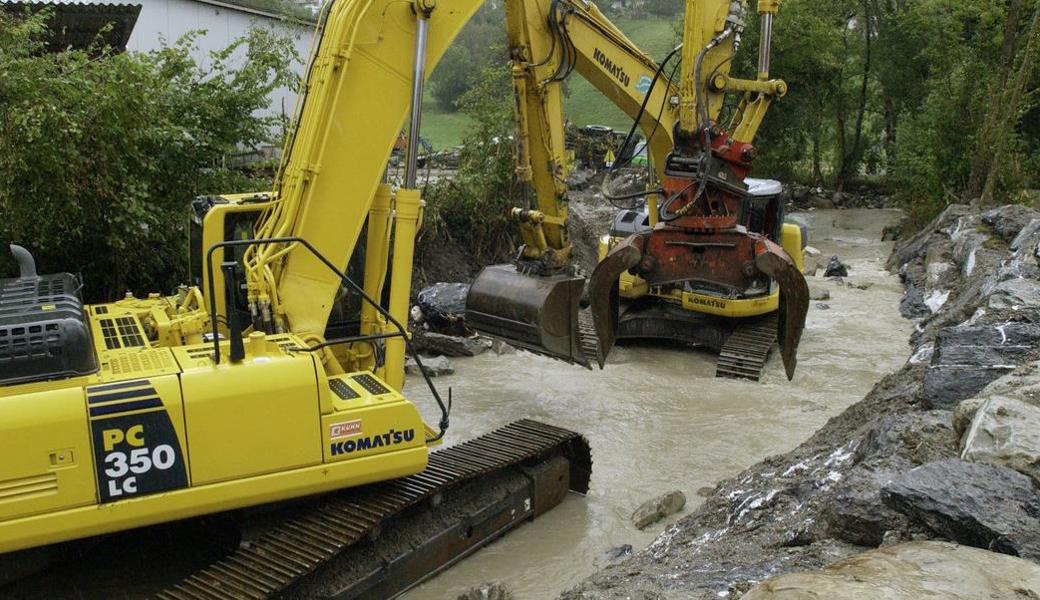 Baggerarbeiten im Auerbach (nach dem Unwetter von 2009).