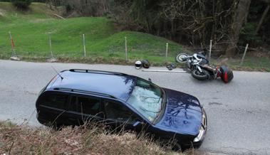 Frontalkollision zwischen Auto und Motorrad