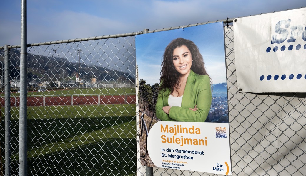 Majlinda Sulejmani warb beim Sportplatz Rheinau für ihre Wahl in den Gemeinderat, nun verlässt sie den Fussballclub.