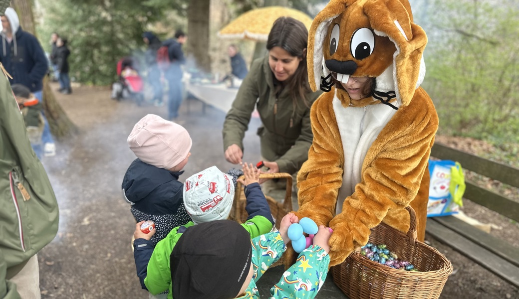 Der Osterhase kommt kaum nach: Riesiger Andrang beim Eiersuchen