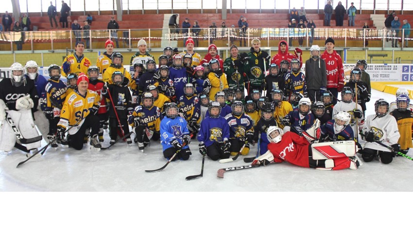 Grosse und kleine Stars vereint: Swiss Ice Hockey Day begeistert Nachwuchstalente in Widnau