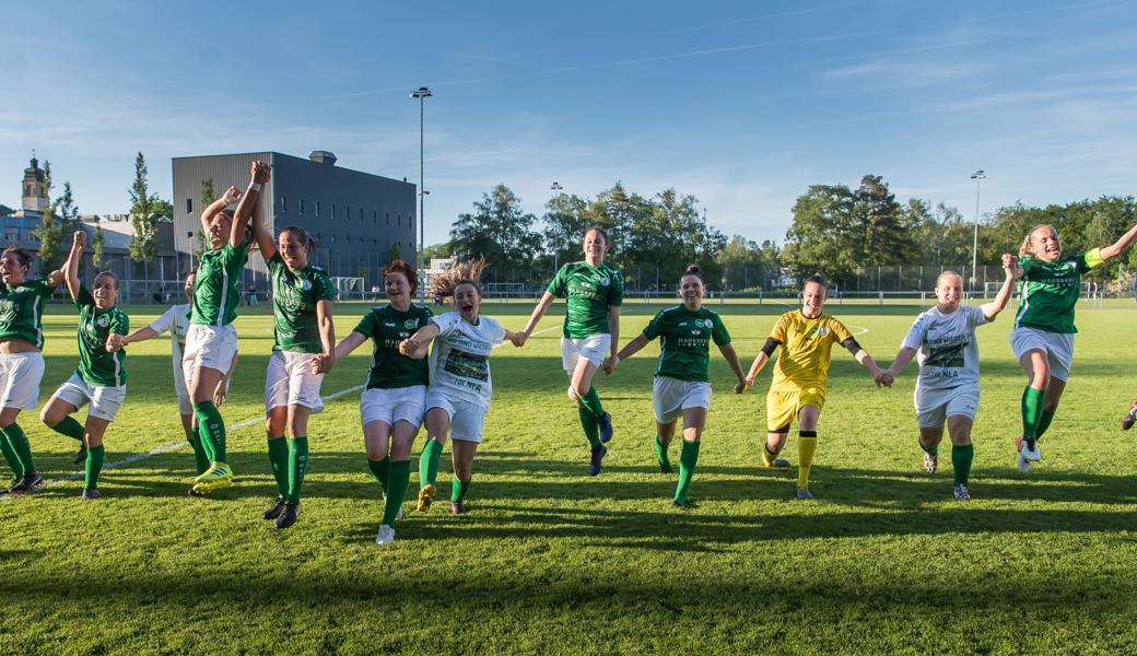 Die Frauen des FC St. Gallen-Staad freuten sich am zweitletzten Spieltag über den Aufstieg in die Nationalliga A.