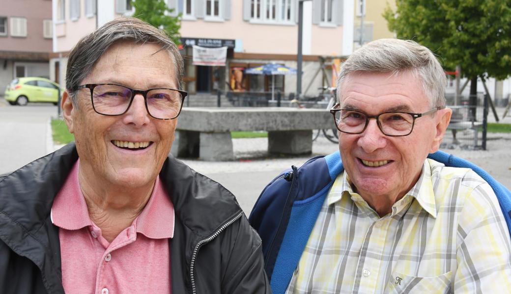 Hans Haensler (links) und Bruno Bischofberger möchten erreichen, dass sich Zugezogene ins Dorf integrieren. 
