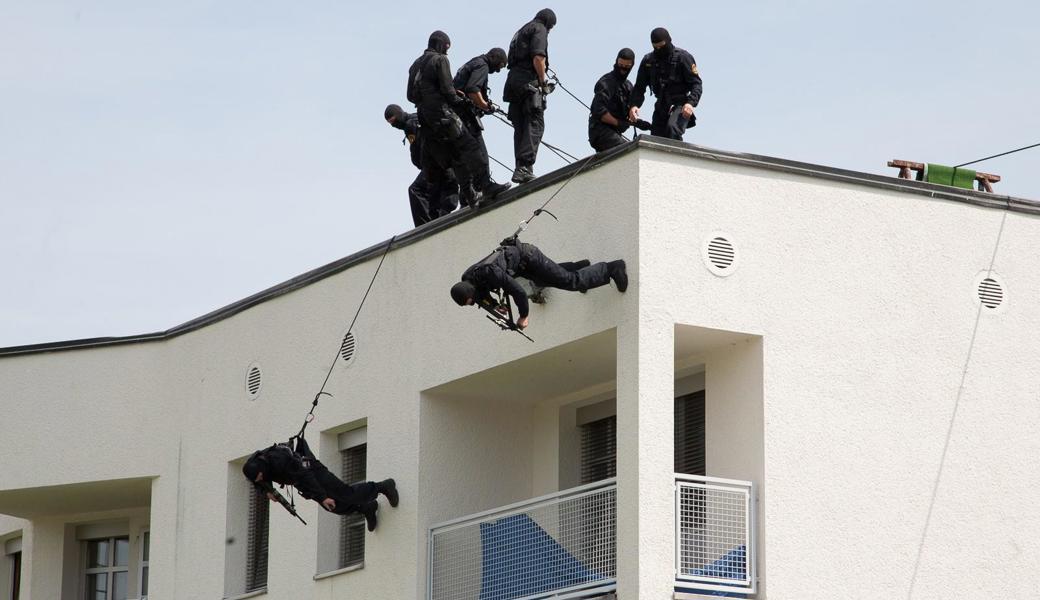 Die Polizeispezialeinheit Cobra, hier während einer Einsatzdemonstration.