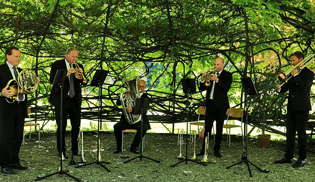 Grossartig und unterhaltend musizierte das Quintetto Inflagranti (von links): Heiner Wanner (Horn), Bernhard Diehl (Trompete), Karl Schimke (Tuba), Basil Hubatka (Trompete) und Niki Wüthrich (Posaune). 