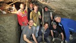 Gemeinsam 160 Dumper-Ladungen Schutt aus einem Keller geholt