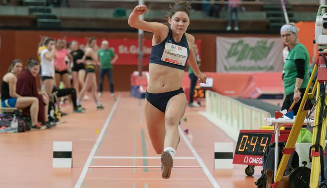 Lena Bischofberger, KTV Altstätten, ist amtierende U 18-Outdoor Schweizer Meisterin und U 18-Indoor-Vizemeisterin. Nun tritt sie auch als Medaillenanwärterin bei der U 20-Kategorie an. 