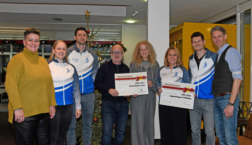 Erlös aus dem Entenrennen an Nachwuchs vom TV Widnau und Verein Swiss Cross gespendet