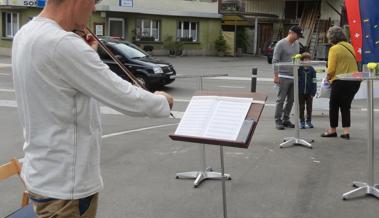 Musikalischer Apéro für die neuen Ruhebänke