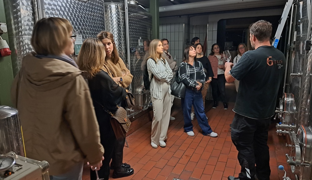 Frauengemeinschaft entdeckt die Welt des Rheintaler Weins