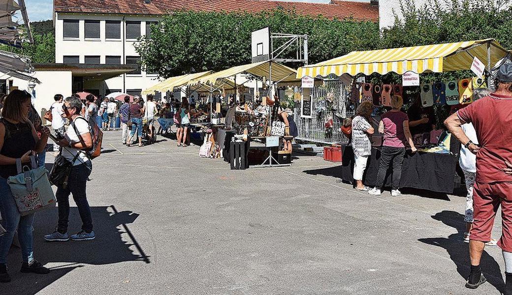 Die Marktaussteller und das sonnige Wetter lockten viele Besucher an. 