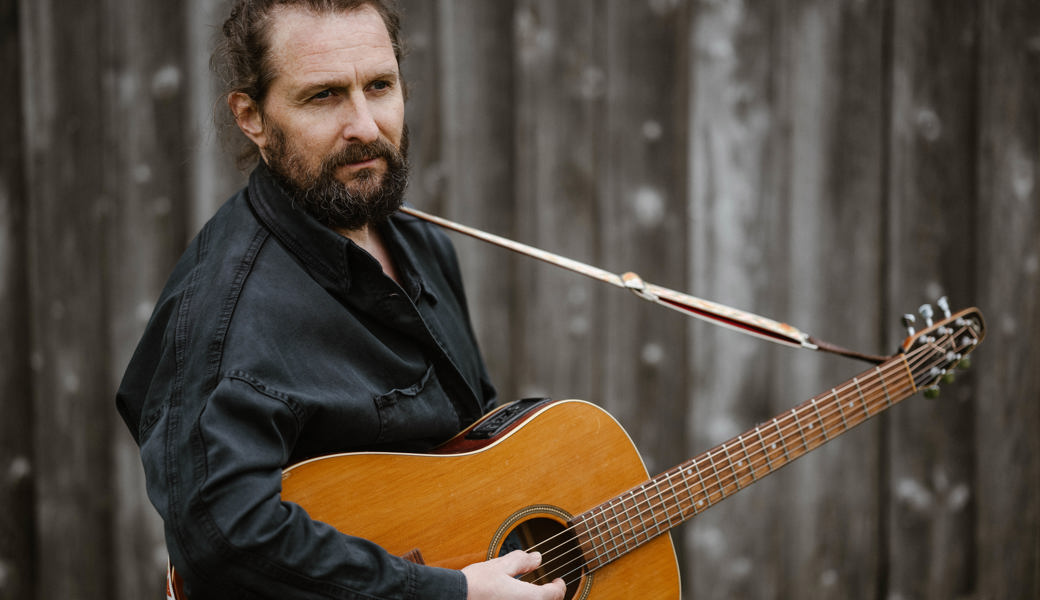 Mit der Chilbibahn an die Spitze der Schweizer Albumcharts: Shem Thomas hebt ab