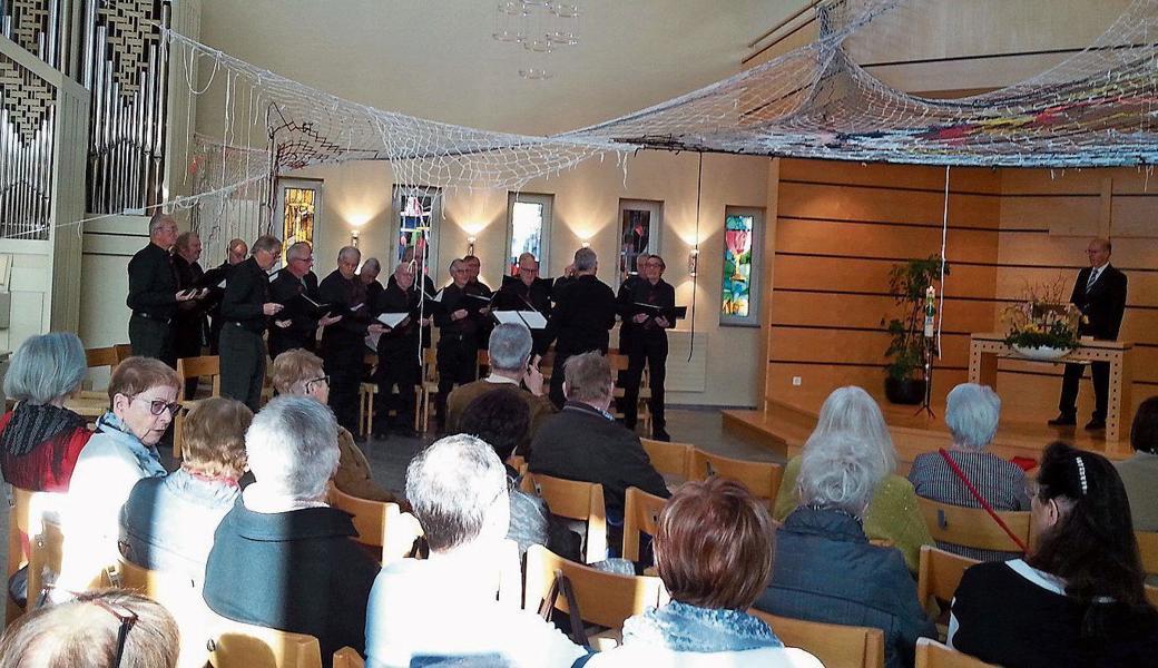 Der Männerchor eröffnete den Gottesdienst mit einem eigentlichen Weckruf, der schöner nicht hätte einstimmen können.  