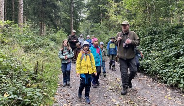 Waldwissen hautnah: Wie Jäger Kindern den respektvollen Umgang mit der Natur vermitteln Waldwissen hautnah: Wie Jäger Kindern den respektvollen Umgang mit der Natur vermitteln