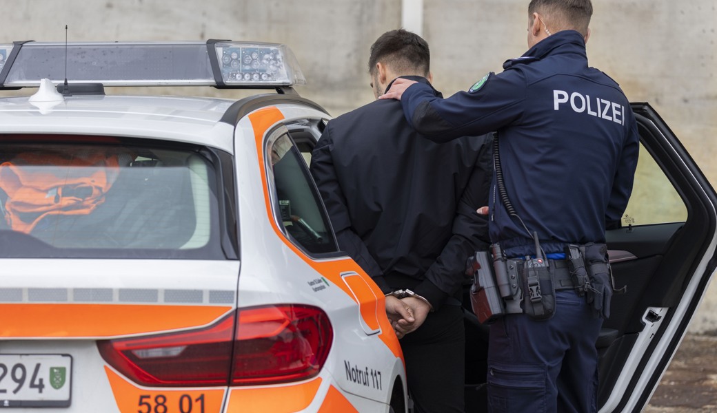 Auf der Flucht: Einbrecher klettert 20 Meter auf Kran