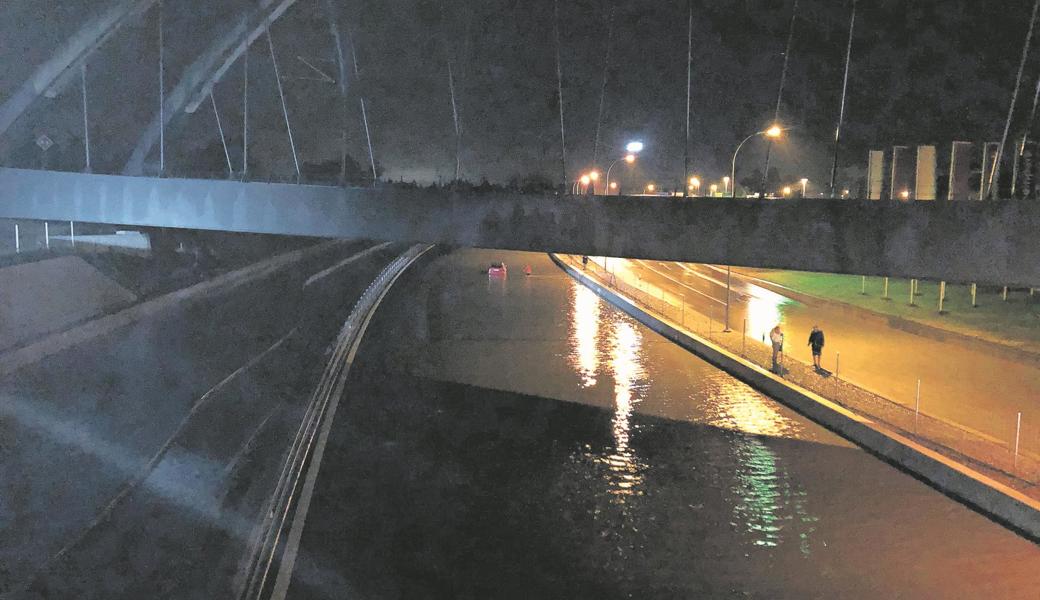 Die A13 wurde bei St. Margrethen wegen Hochwasser von 22 bis 4.30 Uhr gesperrt.