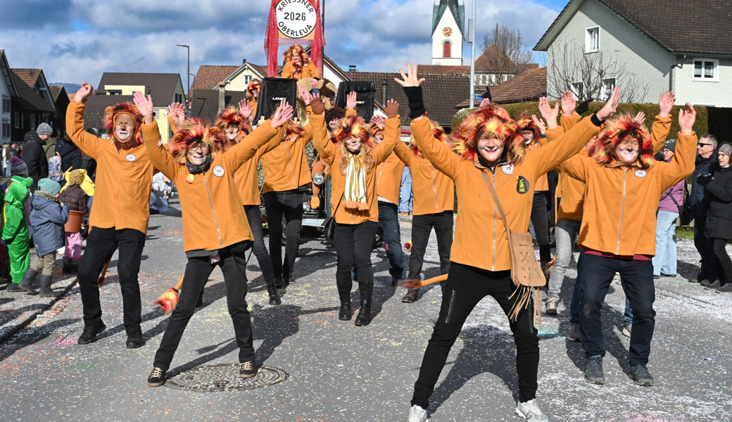 Herrliches Wetter lockte die Zaungäste in Scharen an den Kriessner Fasnachtsumzug