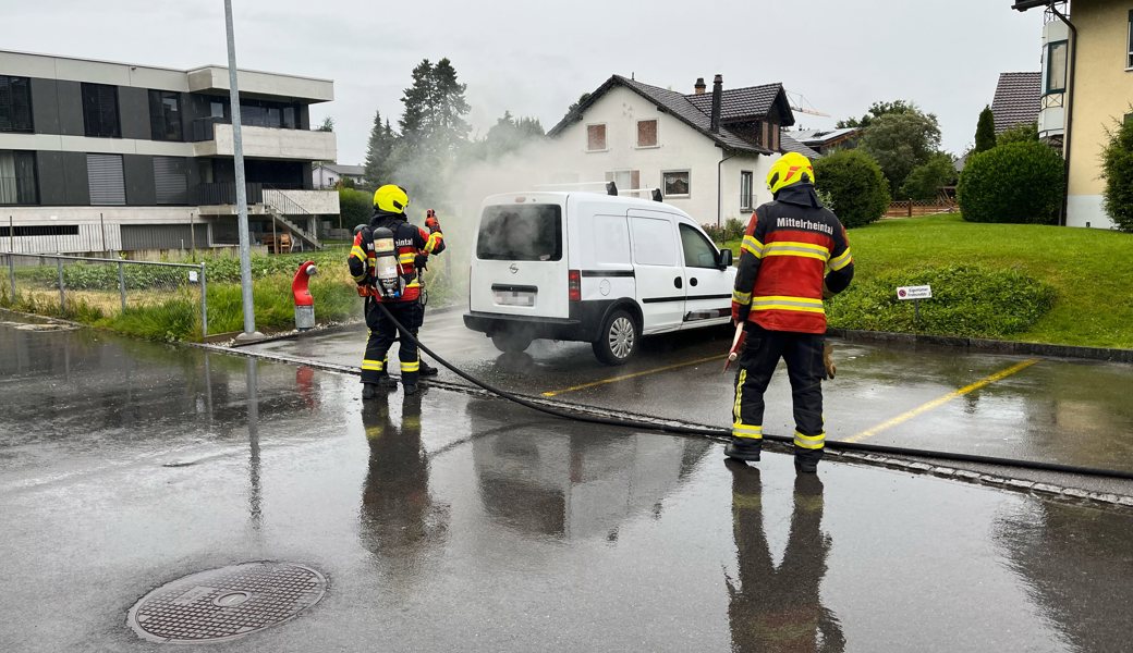 Diepoldsau: Akkubrand in Lieferwagen - Feuerwehr verhinderte Schlimmeres