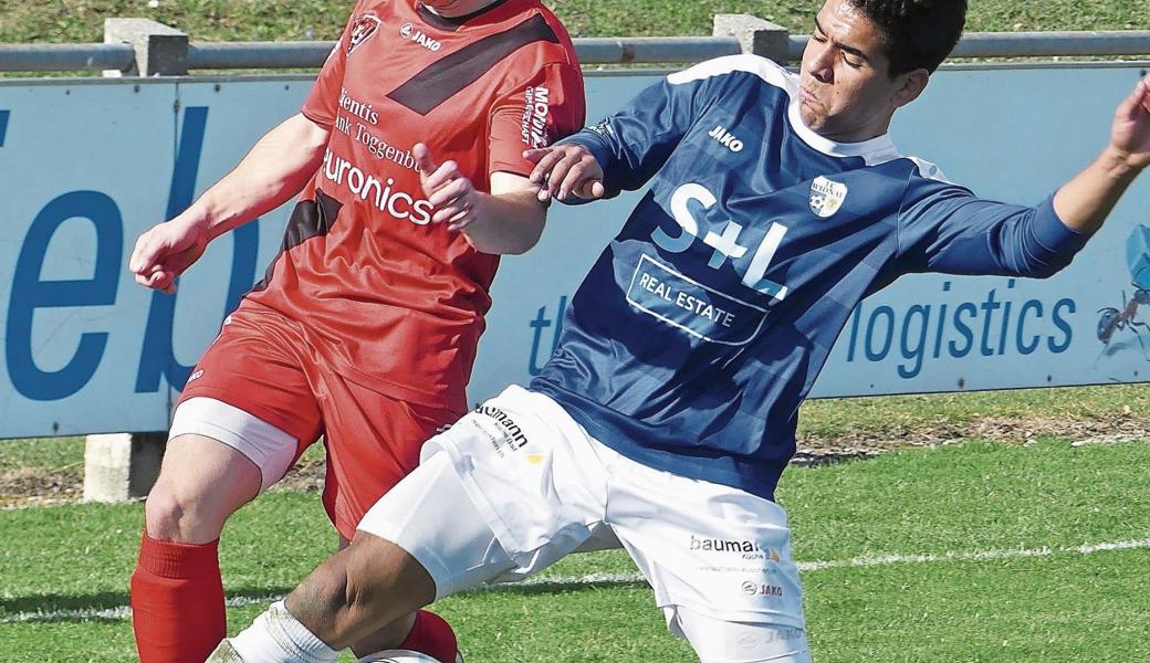 Widnaus Aussenverteidiger Carlos Giovetti de Almeida (rechts) brachte Bazenheids Angreifer immer wieder zur Verzweiflung. 