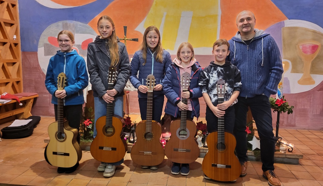 Alina, Leandra, Sarina,Silas und Andi Melzer vor dem Gottesdienst