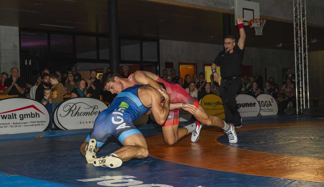 Quintus Zogg (r.) siegte erstmals in der Premium League.