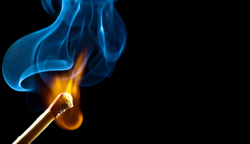 Brandstiftung mit Hochzeitsalibi: Eheleute sollen eigenes Haus angezündet haben