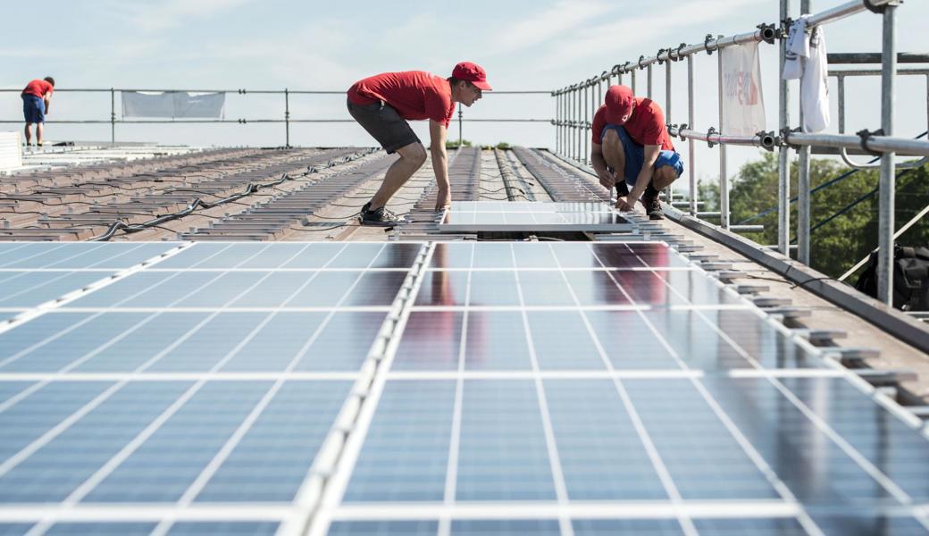 Die Solargenossenschaft such weitere grosse Dächer zur Installation von PV-Anlagen.