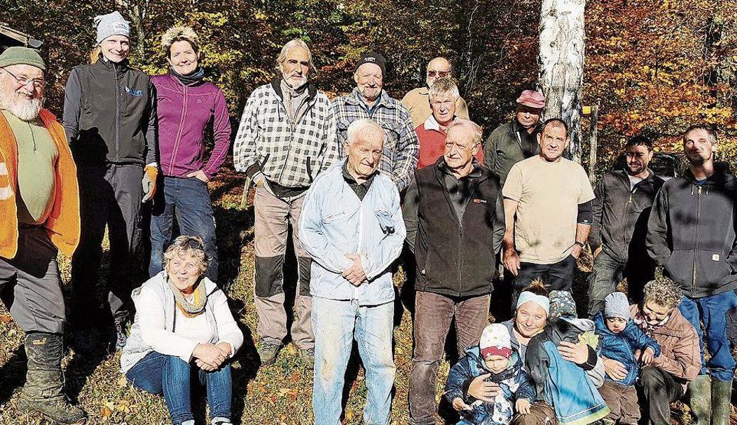 Zahlreiche Mitglieder des Ornithologischen Vereins Berneck-Au erledigten den «Herbstputz» im Naturschutzgebiet Held in Berneck. 