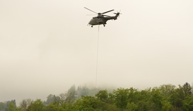 Militär fliegt Durchforstungsholz aus Wäldern aus