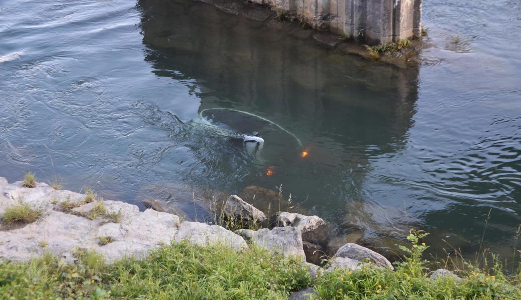 Das Elektrofahrzeug versank im Kanal.