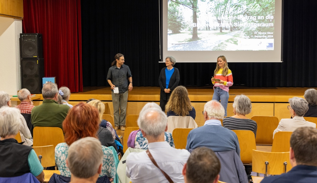 Stadtrat Fred Rohrer und Esther Hutter von Pro Riet begrüssen das Publikum in Buchs.