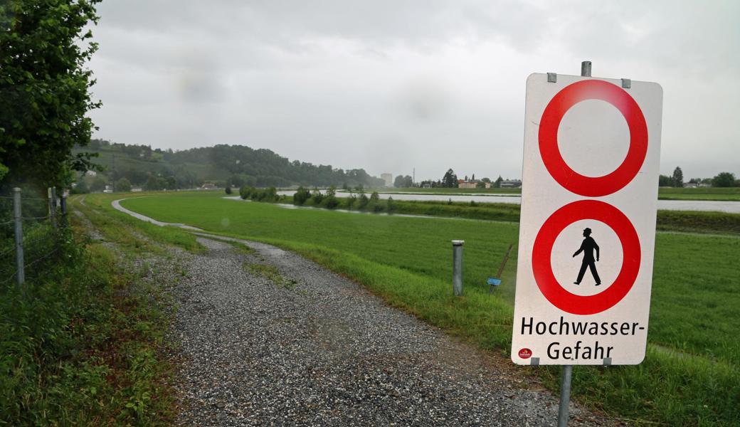 Zufahrt ins Rheinvorland beim Zollamt Au.