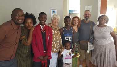 Nicht zu alt für ein Hilfsprojekt: Eine 82-jährige Seniorin unterstützt Kinder und Familien in Kapstadt