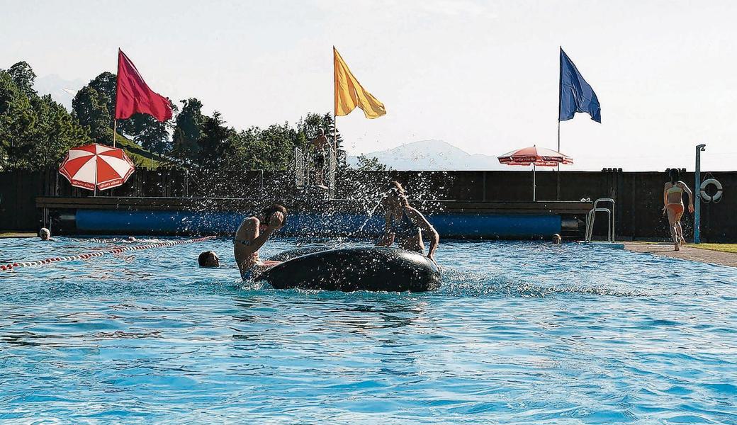 Beispielsweise in Gais dürfen die ukrainischen Geflüchteten zum halben Preis ins Freibad. 