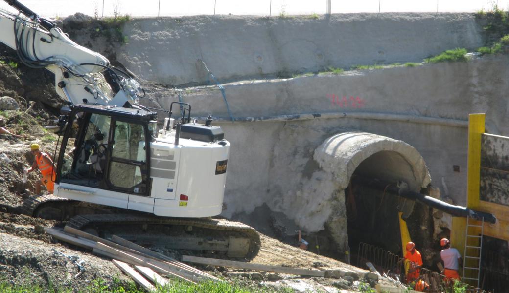 Die Verlängerung des Klusbach-Durchlasses ermöglich beim Bad Schönenbühl eine Verbreiterung der Fahrbahn.