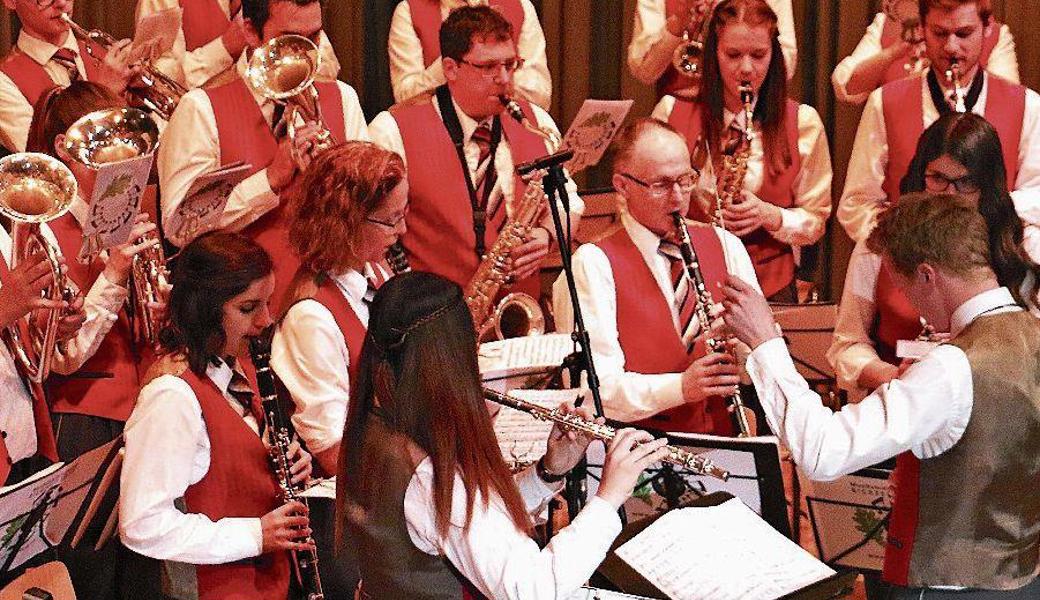 Der Musikverein Eichberg ist mit seinem Showabend erfolgreich in seine Bierzelttour gestartet.