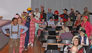Masken, Musik und Polonaise: So gerieten Senioren ins Fasnachtsfieber