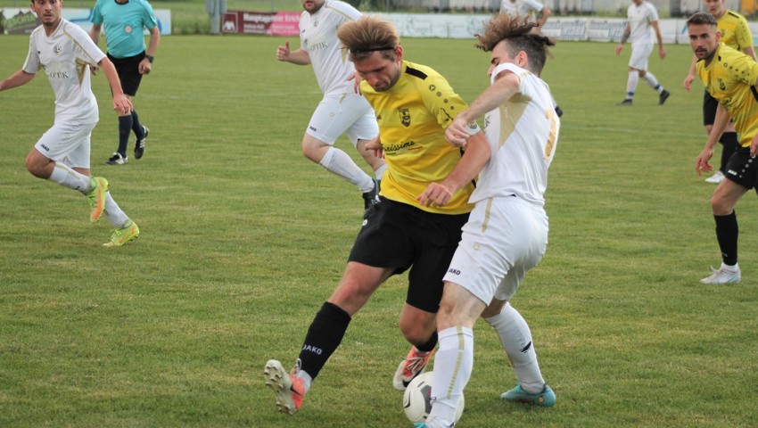 Heiden (in Gelb) gelang bei Au-Berneck II ein Auswärtssieg und der Ligaerhalt.