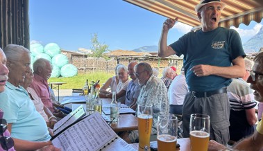Mit Velo und Gesang in den «Sack»
