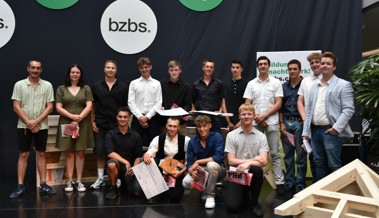 Mit «Mut und Stolz» ins Berufsleben: Junge Zimmerleute feiern Lehrabschluss