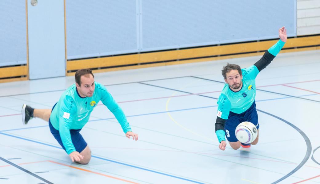 Neben Stefan Eggert (rechts) unterstützt Zuzug Thomas Zeltner die Diepoldsauer Defensive.B