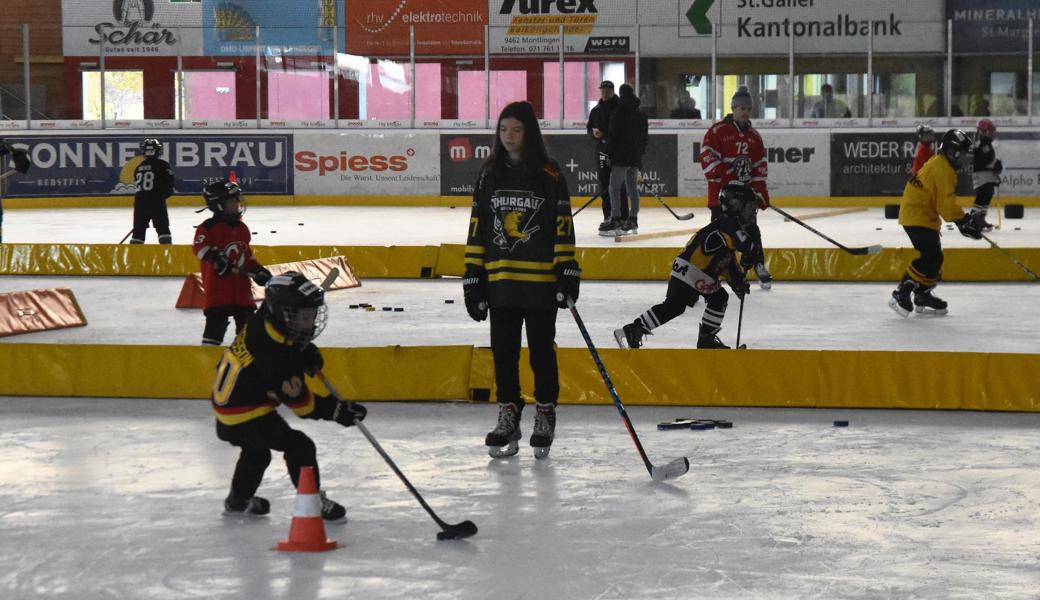 Emma Kohler spielt bei den SCR-Junioren und mit B-Lizenz bei den Thurgau Indien Ladies.