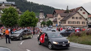 Viele Autos waren da.