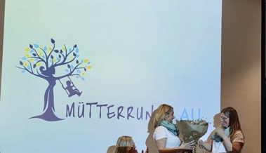 Die «Mütterrunde» ernannte an der Hauptversammlung zwei neue Ehrenmitglieder