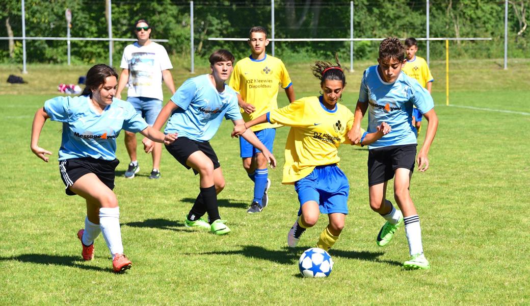 Nach zwei Jahren Unterbruch messen sich die Hobbyfussballerinnen und Hobbyfussballer wieder auf der Rheinauen.