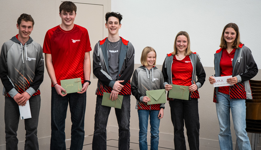 Neue Ehrenmitglieder, erfolgreiche Sportler und Wechsel in der Jugileitung beim STVOE