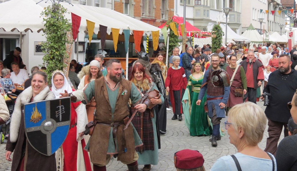 Beim prächtigen Marktspektakel im Städtli schwelgten die Gäste in Mittelalter-Nostalgie